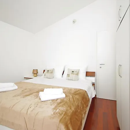 Σπίτι διακοπών Three-bedroom In Zagvozd